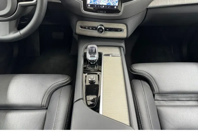 Volvo XC90 din 2024 cu 19.685 km - oferta VOL165626 - foto 9