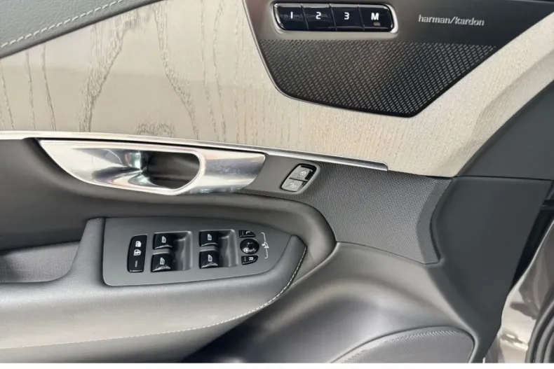 Volvo XC90 din 2024 cu 19.685 km - oferta VOL165626 - foto 12