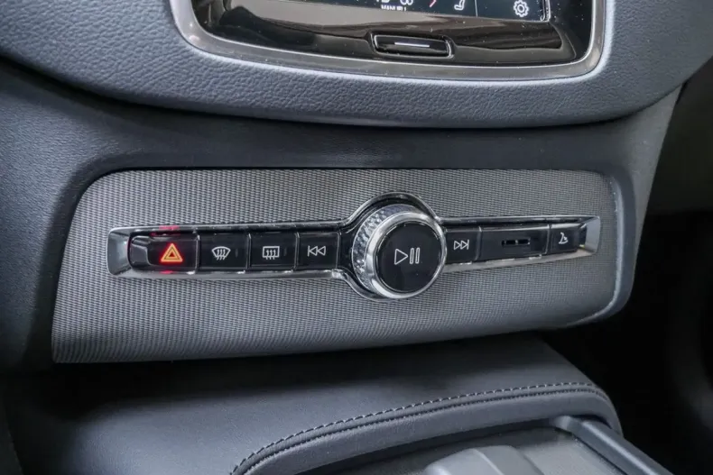 Volvo XC90 din 2023 cu 73.488 km - oferta VOL165658 - foto 12