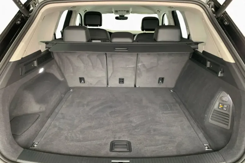 Volkswagen Touareg din 2024 cu 17.600 km - oferta VOL165671 - foto 15