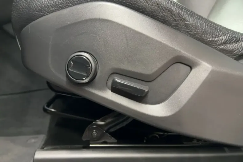 Volvo XC90 din 2020 cu 56.786 km - oferta VOL165692 - foto 17