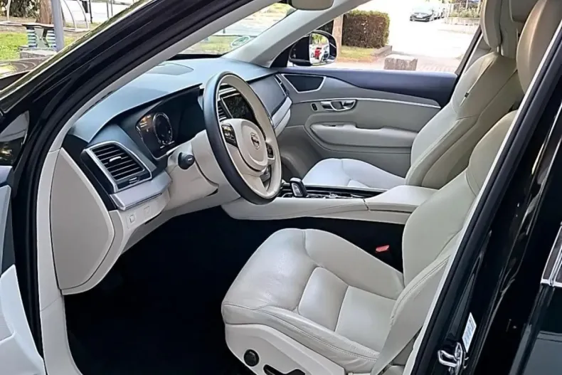 Volvo XC90 din 2020 cu 67.571 km - oferta VOL165694 - foto 4