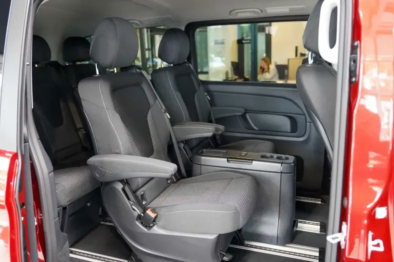 Mercedes-Benz V 220 din 2024 cu 11.895 km - oferta MER165705 - foto 9