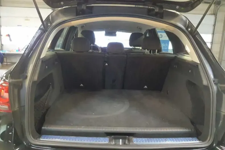 Mercedes-Benz GLC 300 din 2022 cu 75.033 km - oferta MER165755 - foto 9