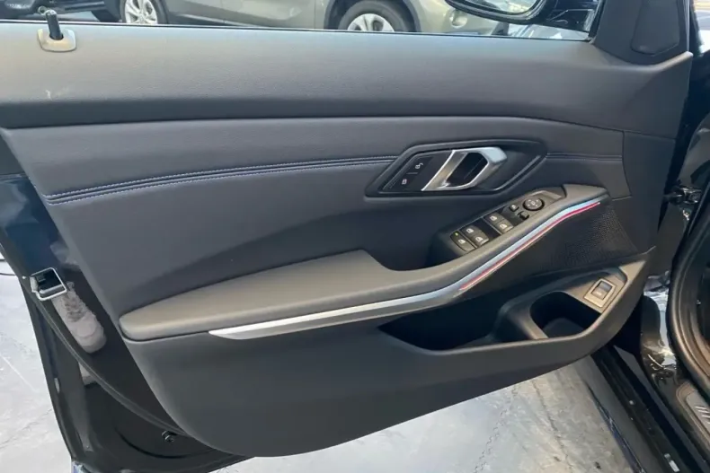 BMW 330 din 2024 cu 11.400 km - oferta BMW165760 - foto 10