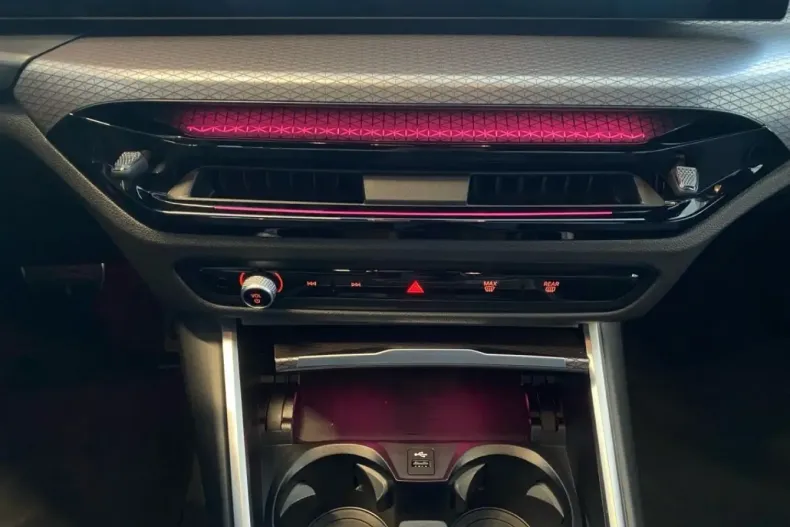 BMW 330 din 2024 cu 11.400 km - oferta BMW165760 - foto 11