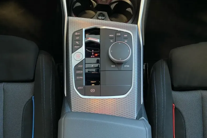 BMW 330 din 2024 cu 11.400 km - oferta BMW165760 - foto 12