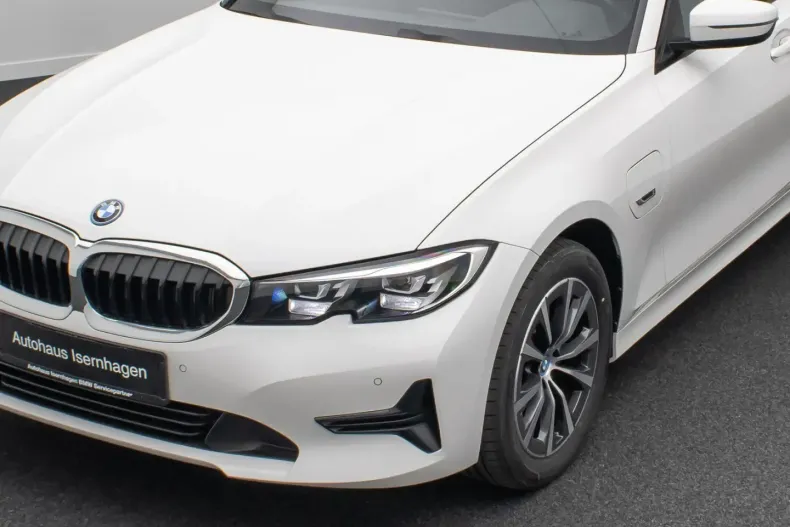 BMW 320 din 2022 cu 44.834 km - oferta BMW165767 - foto 1