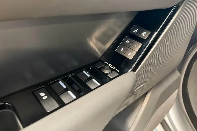 Land Rover Range Rover Velar din 2023 cu 7.863 km - oferta LAN165780 - foto 28