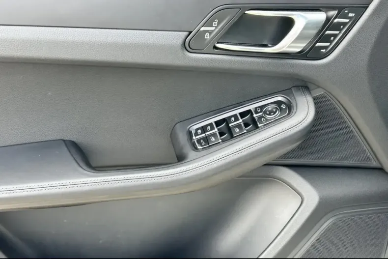 Porsche Macan din 2023 cu 29.616 km - oferta POR165806 - foto 7