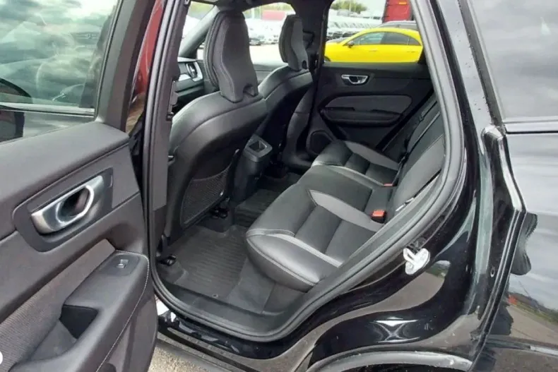 Volvo XC60 din 2023 cu 15.790 km - oferta VOL165830 - foto 9