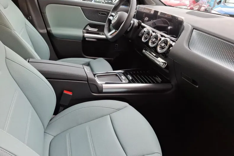 Mercedes-Benz GLA din 2025 cu 6.000 km - oferta MER165838 - foto 11