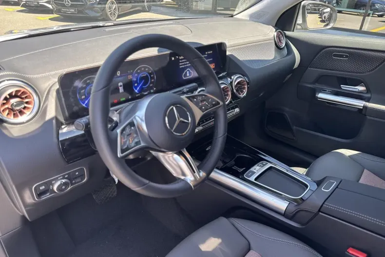 Mercedes-Benz EQA din 2025 cu 6.000 km - oferta MER165842 - foto 9