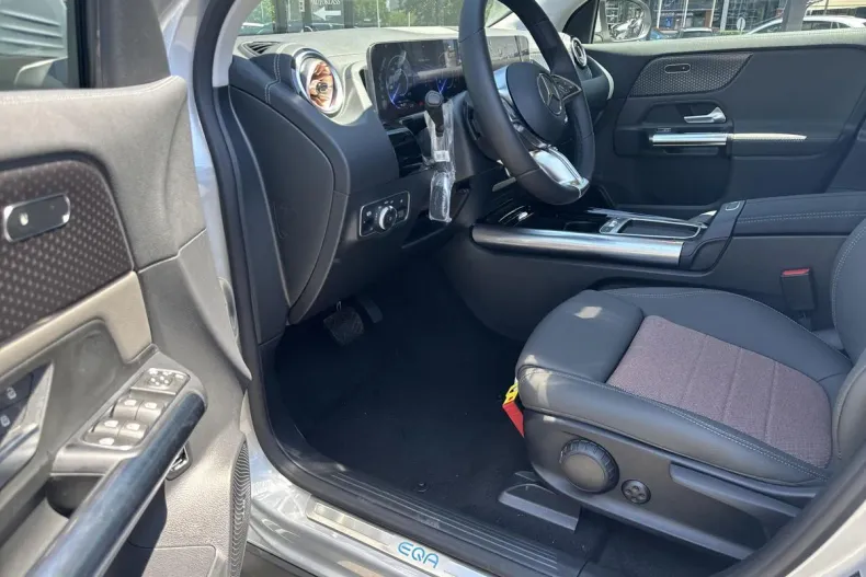 Mercedes-Benz EQA din 2025 cu 6.000 km - oferta MER165842 - foto 11