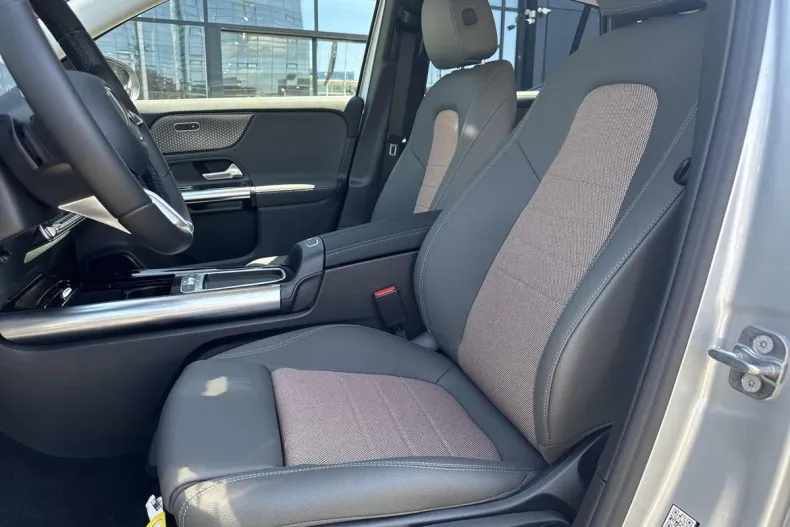 Mercedes-Benz EQA din 2025 cu 6.000 km - oferta MER165842 - foto 12