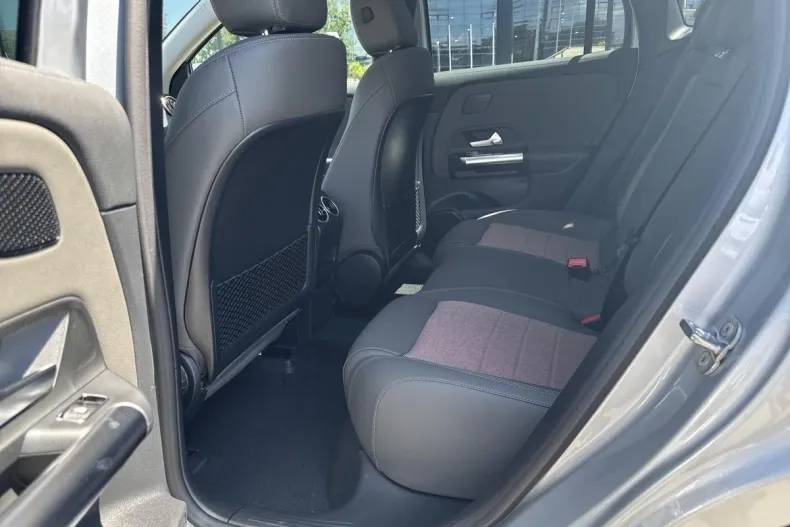 Mercedes-Benz EQA din 2025 cu 6.000 km - oferta MER165842 - foto 13