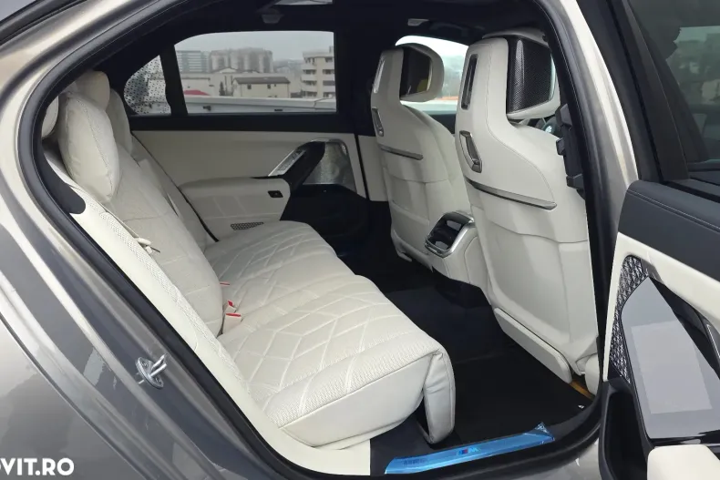 BMW M7 din 2025 cu 15.000 km - oferta BMW165847 - foto 11