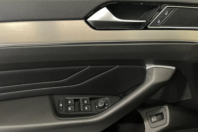 Volkswagen Passat din 2020 cu 105.367 km - oferta VOL165857 - foto 21