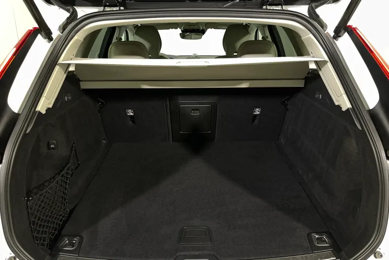 Volvo XC60 din 2020 cu 124.685 km - oferta VOL165859 - foto 12