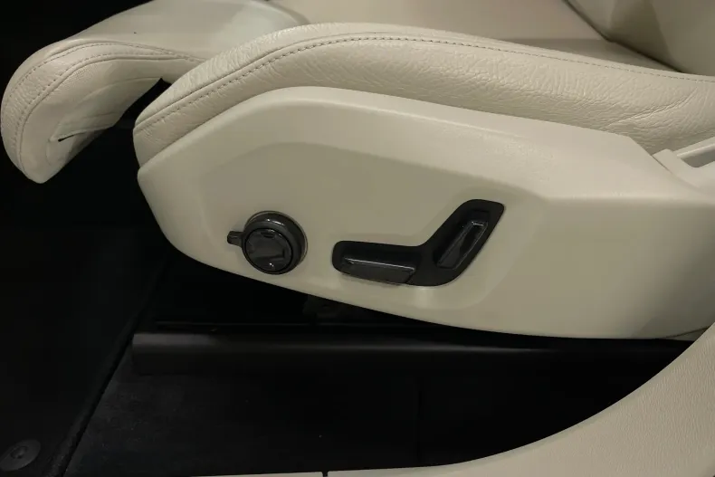 Volvo XC60 din 2020 cu 124.685 km - oferta VOL165859 - foto 21