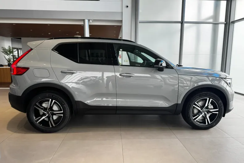 Volvo XC40 din 2025 cu 9 km - oferta VOL165883 - foto 4