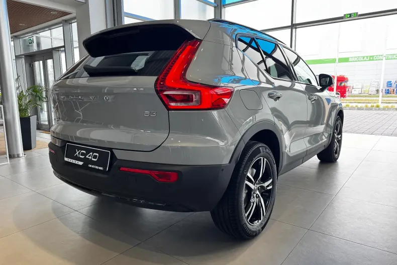 Volvo XC40 din 2025 cu 9 km - oferta VOL165883 - foto 5