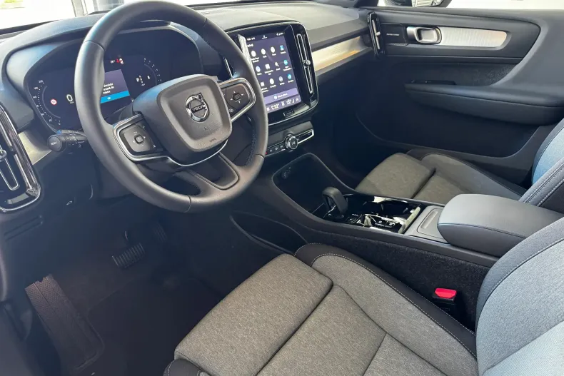 Volvo XC40 din 2025 cu 9 km - oferta VOL165883 - foto 11