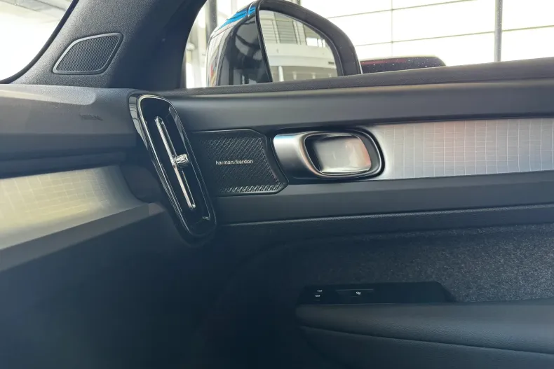 Volvo XC40 din 2025 cu 9 km - oferta VOL165883 - foto 17