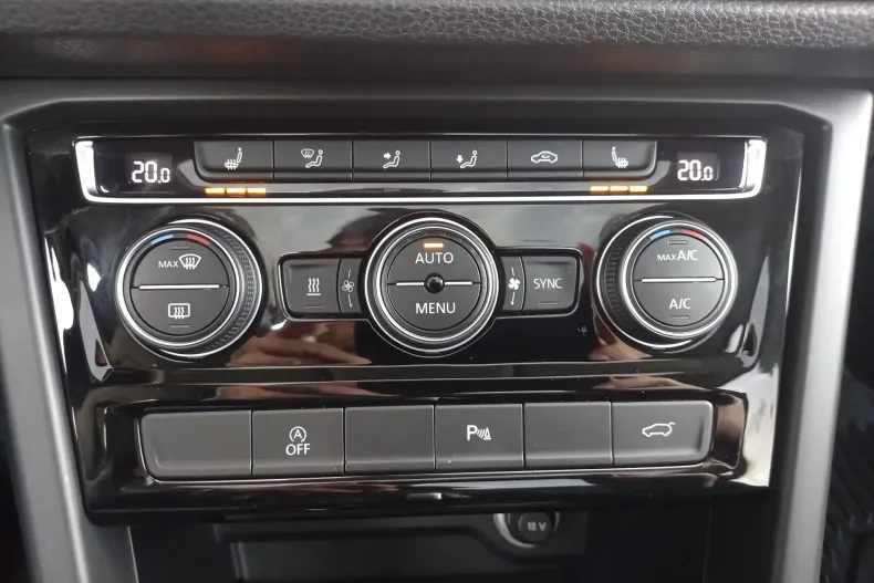 Volkswagen Touran din 2021 cu 82.526 km - oferta VOL165891 - foto 19