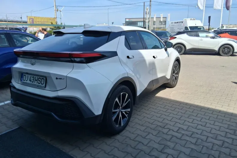 Toyota C-HR din 2025 cu 2.000 km - oferta TOY165963 - foto 3