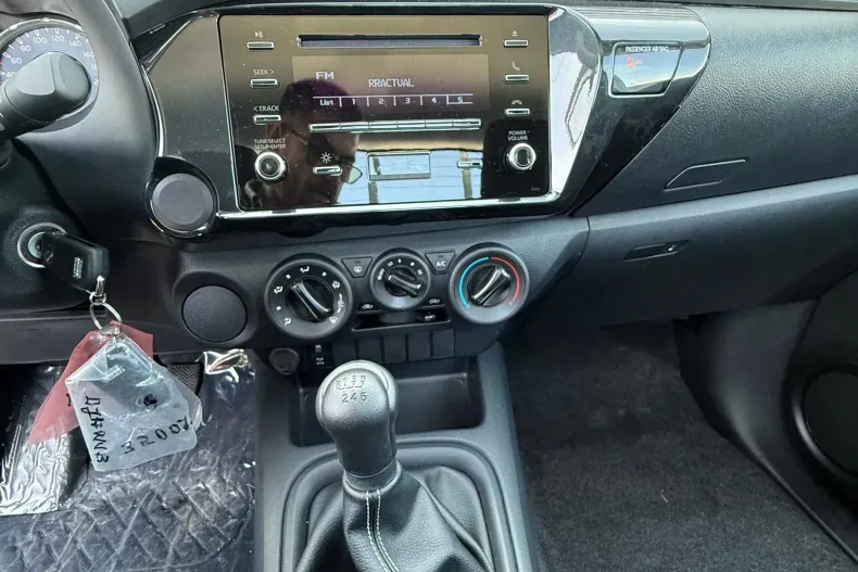 Toyota Hilux din 2023 cu 8 km - oferta TOY165964 - foto 4