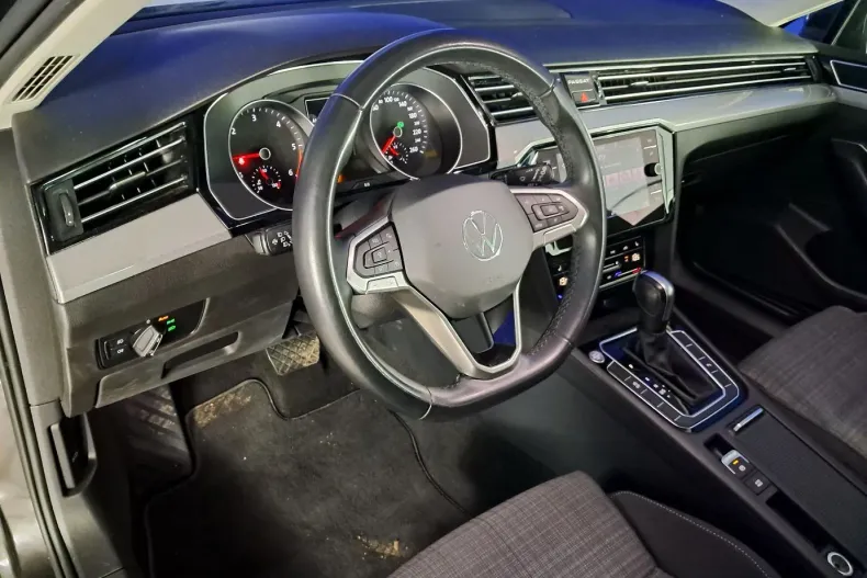 Volkswagen Passat din 2022 cu 100.776 km - oferta VOL165975 - foto 11