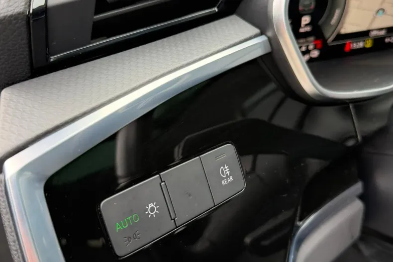 Audi Q3 din 2022 cu 136.000 km - oferta AUD165993 - foto 13