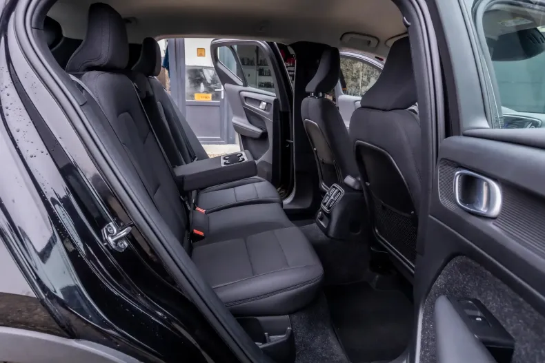 Volvo XC40 din 2020 cu 56.000 km - oferta VOL166034 - foto 6