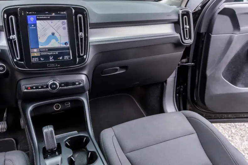 Volvo XC40 din 2020 cu 56.000 km - oferta VOL166034 - foto 20