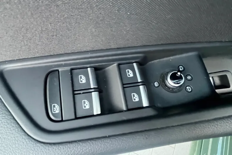 Audi A4 din 2023 cu 38.280 km - oferta AUD166109 - foto 13