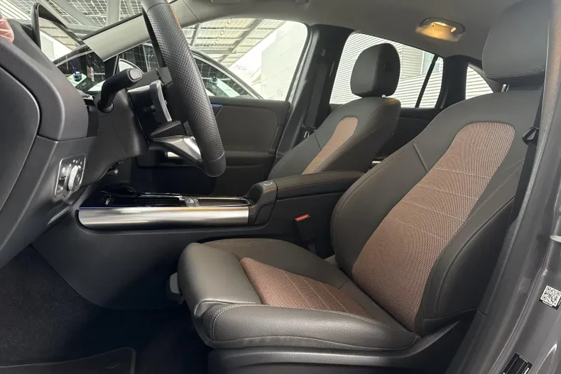 Mercedes-Benz EQA din 2025 cu 3.900 km - oferta MER166114 - foto 25