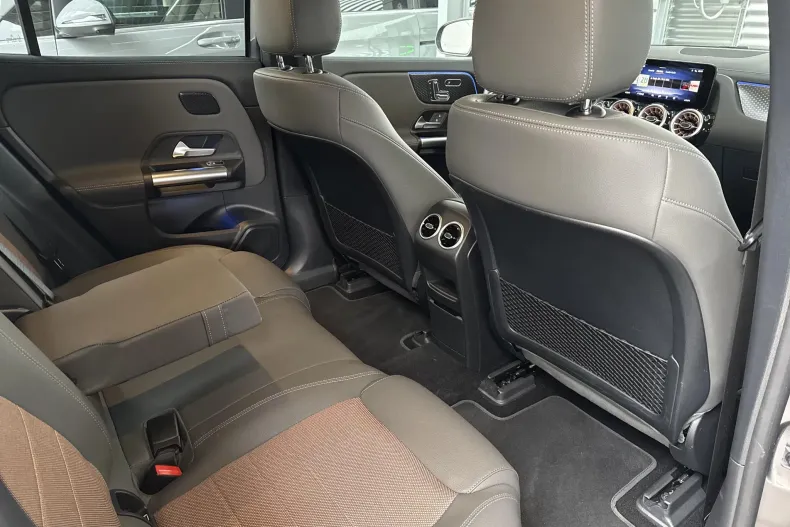 Mercedes-Benz EQA din 2025 cu 3.900 km - oferta MER166114 - foto 26