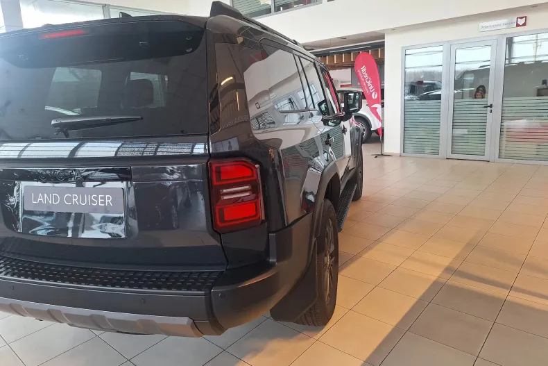 Toyota Land Cruiser 250 din 2025 cu 5 km - oferta TOY166137 - foto 7