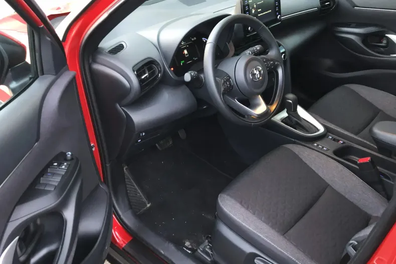 Toyota Yaris Cross din 2023 cu 8.028 km - oferta TOY166141 - foto 9