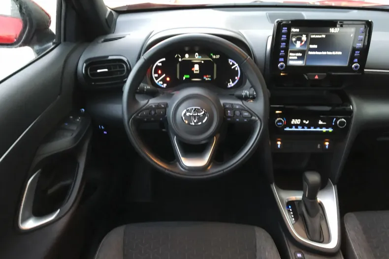 Toyota Yaris Cross din 2023 cu 8.028 km - oferta TOY166141 - foto 13