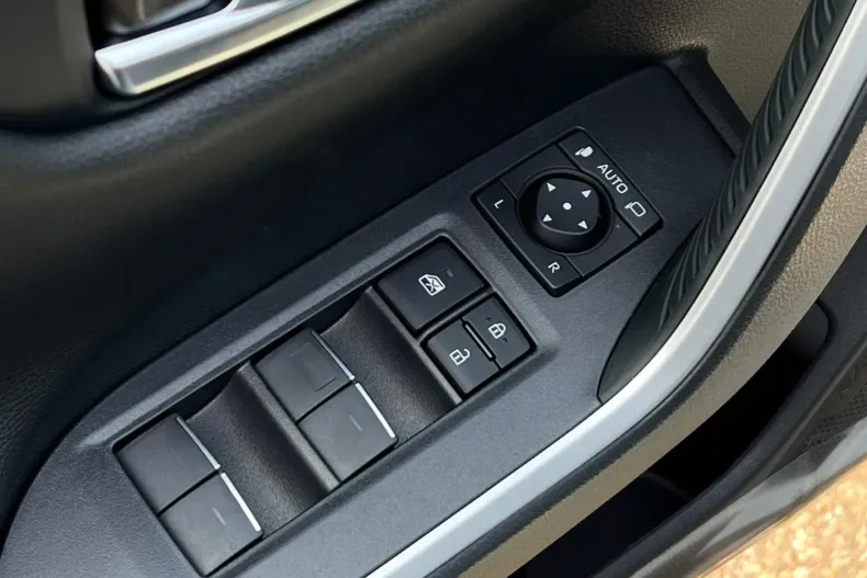 Toyota RAV4 din 2025 cu 7.222 km - oferta TOY166142 - foto 16