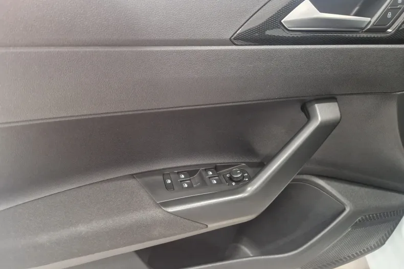 Volkswagen Polo din 2023 cu 48.105 km - oferta VOL166190 - foto 8