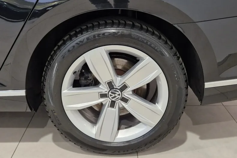 Volkswagen Passat din 2020 cu 101.865 km - oferta VOL166195 - foto 4