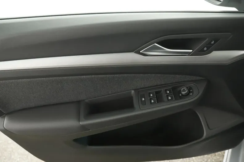 Volkswagen Golf din 2023 cu 52.077 km - oferta VOL166198 - foto 22