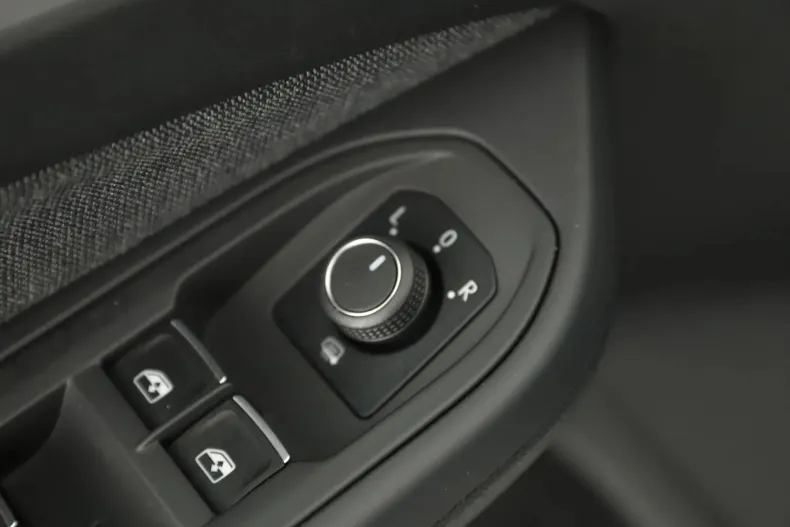 Volkswagen Golf din 2023 cu 52.077 km - oferta VOL166198 - foto 23