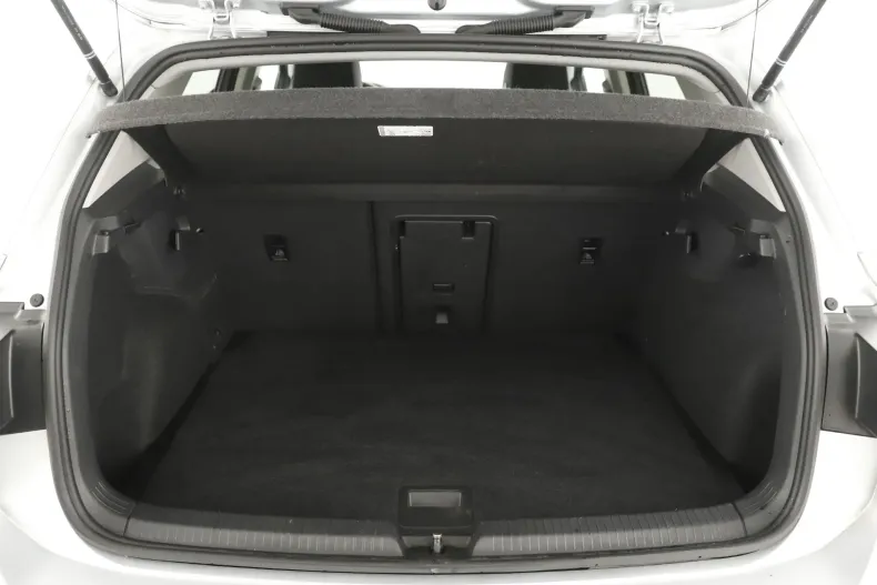 Volkswagen Golf din 2023 cu 52.077 km - oferta VOL166198 - foto 24