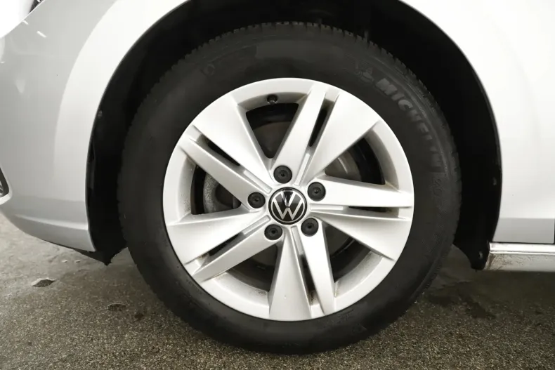 Volkswagen Golf din 2023 cu 52.077 km - oferta VOL166198 - foto 26