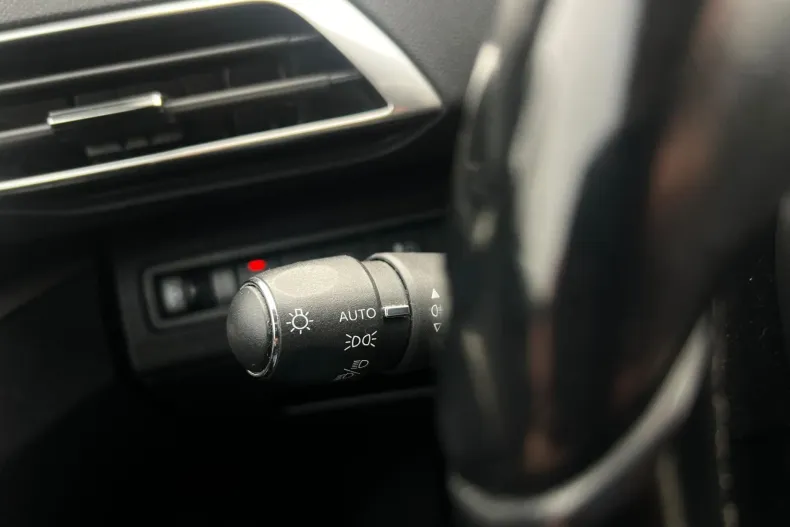 Peugeot 3008 din 2021 cu 159.825 km - oferta PEU166209 - foto 28