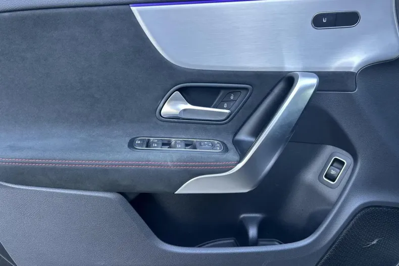 Mercedes-Benz CLA din 2022 cu 18.335 km - oferta MER166242 - foto 9